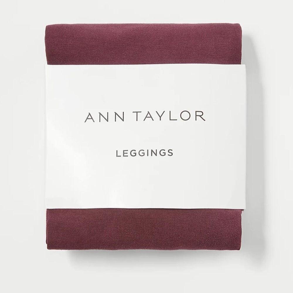Brand new Ann Taylor Essential Leggings (Size M)